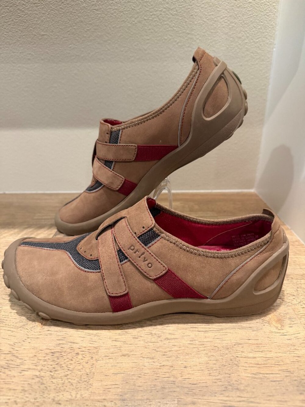 Privo by Clarks Tan Red Leather Comfort Walking Slip On Sneakers Shoes Size 9.5
